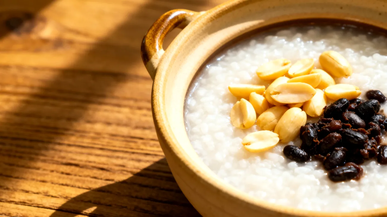 Ginkgo-Nuss-Congee mit fermentierten schwarzen Bohnen"
